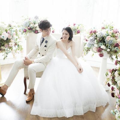 Chụp ảnh ngày cưới